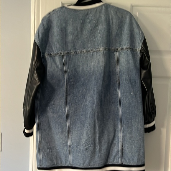 NWT Alice and Olivia Sadie oversized varsity Jean jacket - Picture 2 of 7